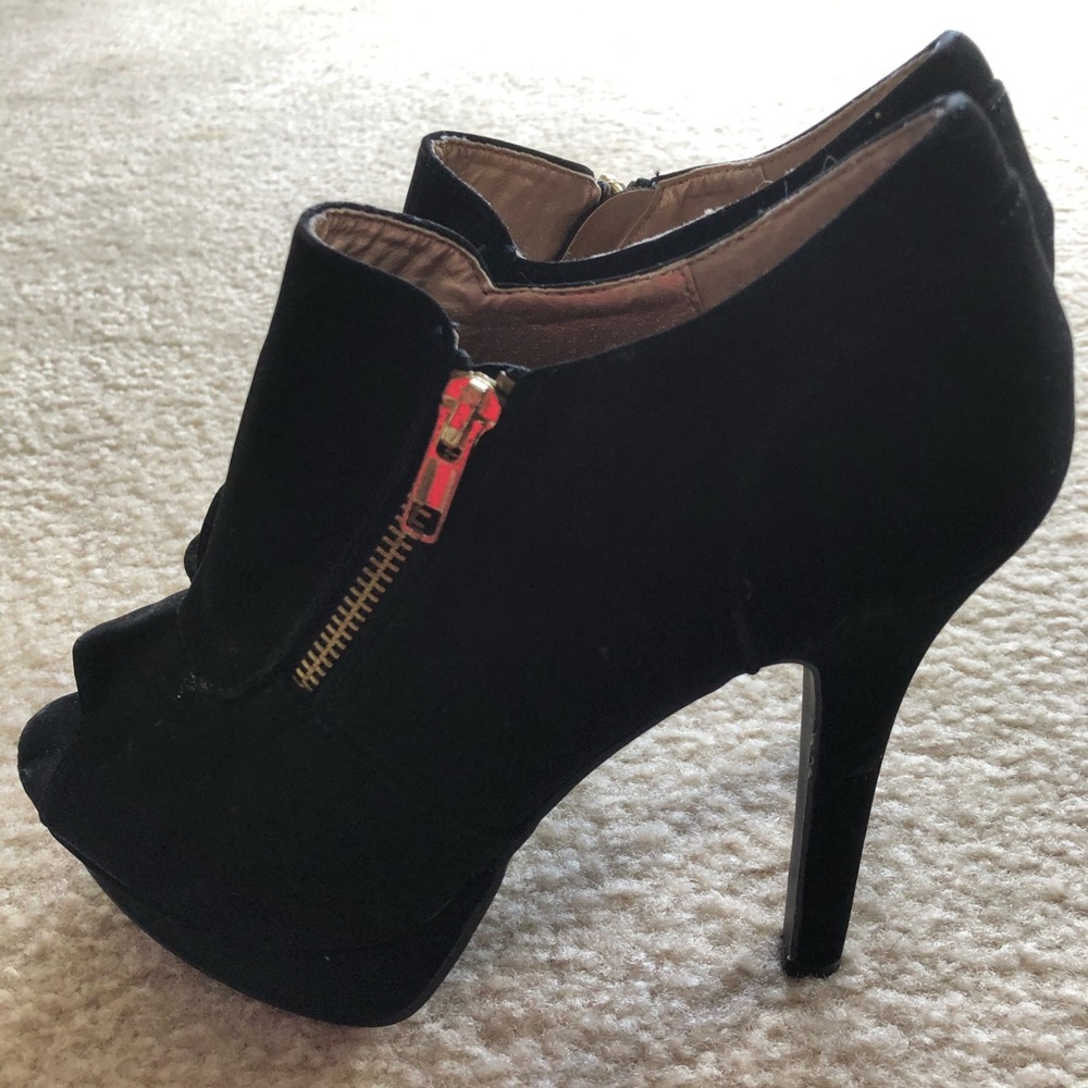 Shoes - Picture 3 of 4